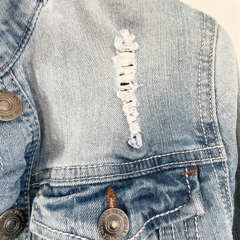 Distressed blue jean denim jacket - Picture 5 of 7